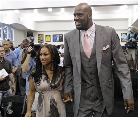 有点尴尬！莫兰特复出首秀20中7空砍21分10助攻（复出首战略显尴尬：莫兰特20投7中砍下21分10助仍难救主）