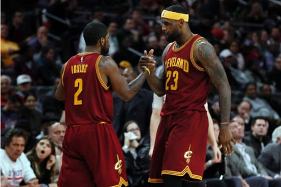 太阳第三节轰下45分，三节打完领先湖人26分（太阳队第三节狂飙45分，三节战罢领先湖人26分）