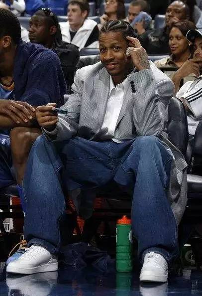 芬奇：康利作用至关重要 有他在场上我们整体更出色尤其关键时刻（芬奇直言康利不可或缺：他在场让球队更出色，关键时刻尤为明显）