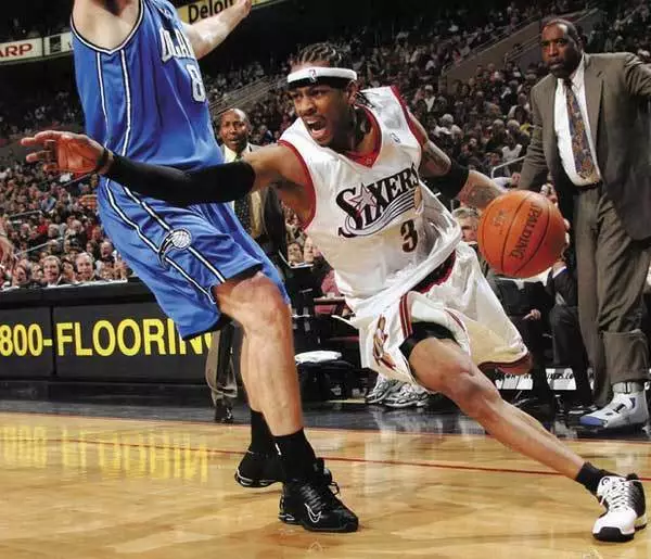 篮球湖人球员社媒晒训练日常（湖人球员在社交平台晒日常训练）