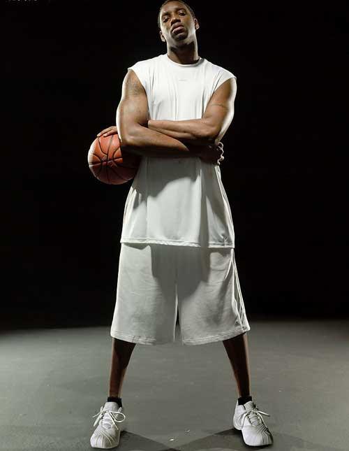 森林狼掘金赛后众生相：约基奇与对手相拥致意 掘金主场球迷狂欢（森林狼-掘金战后群像：约基奇与对手相拥致礼 掘金主场球迷沸腾）