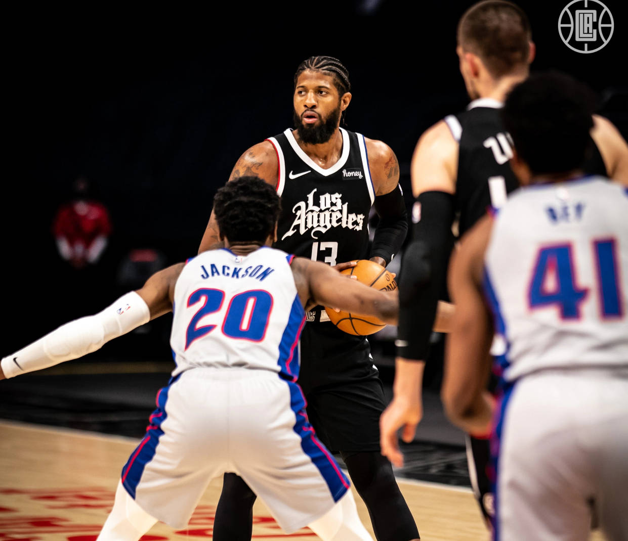 凯恩连续两场欧冠不进球，但近15个欧冠主场斩16球（凯恩欧冠遭遇两场进球荒，近15个欧冠主场却收获16球）