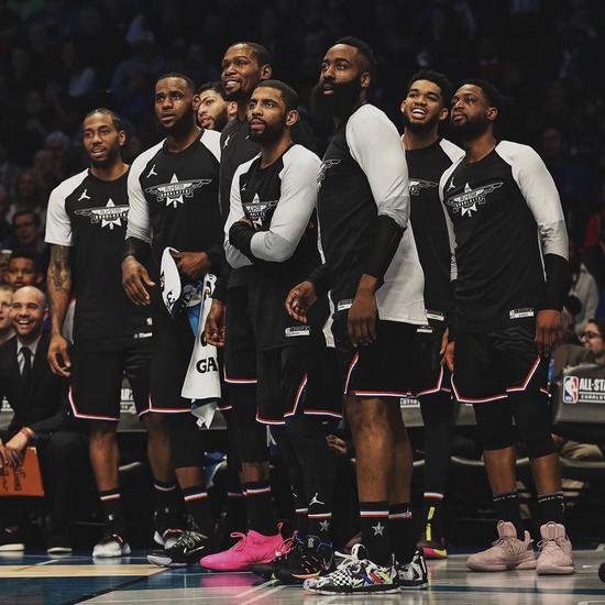 萨索洛vs佛罗伦萨：马蒂奇、皮纳蒙蒂首发，德赫亚、莫伊塞-基恩出战（萨索洛迎战佛罗伦萨：马蒂奇、皮纳蒙蒂先发，德赫亚与莫伊塞-基恩出场）