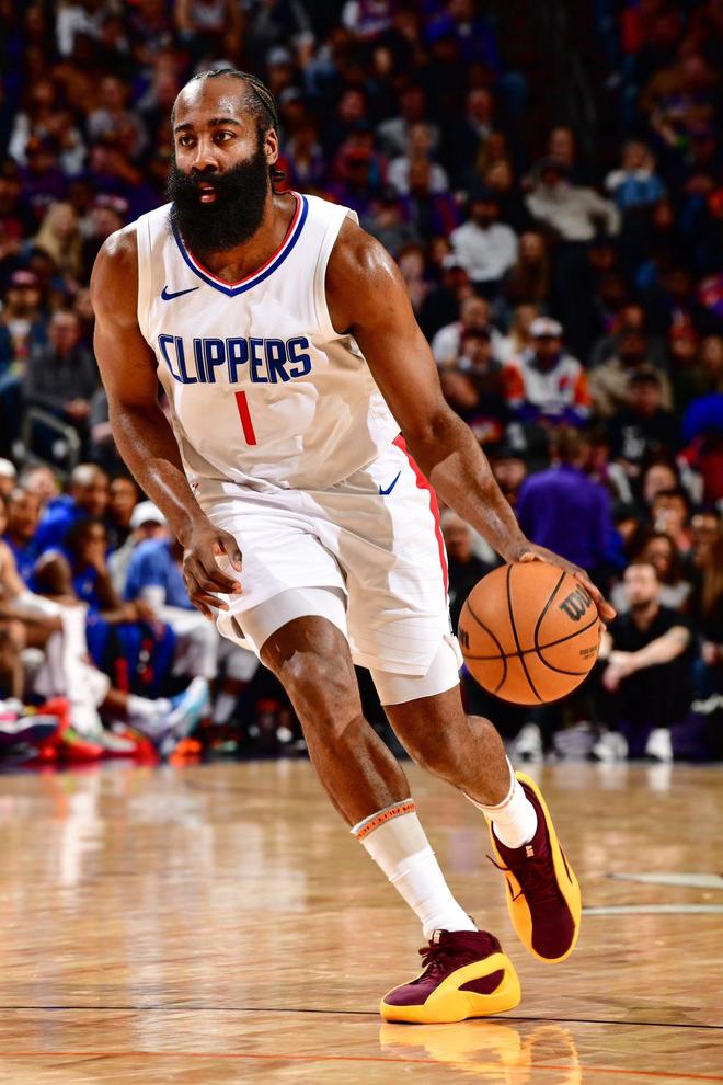 英媒：尽管库尼亚遭遇头部受伤，但曼联相信他能出战埃弗顿（英媒：库尼亚头部受伤仍在身，曼联仍看好其出战埃弗顿）