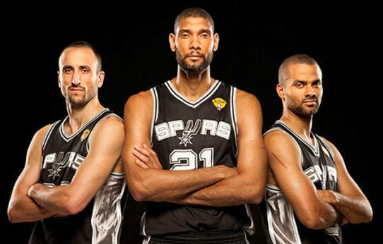 CBA杯赛中NBL球队爆冷战胜CBA队伍，引发对联赛质量与外援配置的质疑，凸显CBA需改革。（CBA杯赛爆冷：NBL队击败CBA球队，联赛水准与外援政策遭质疑，改革刻不容缓）