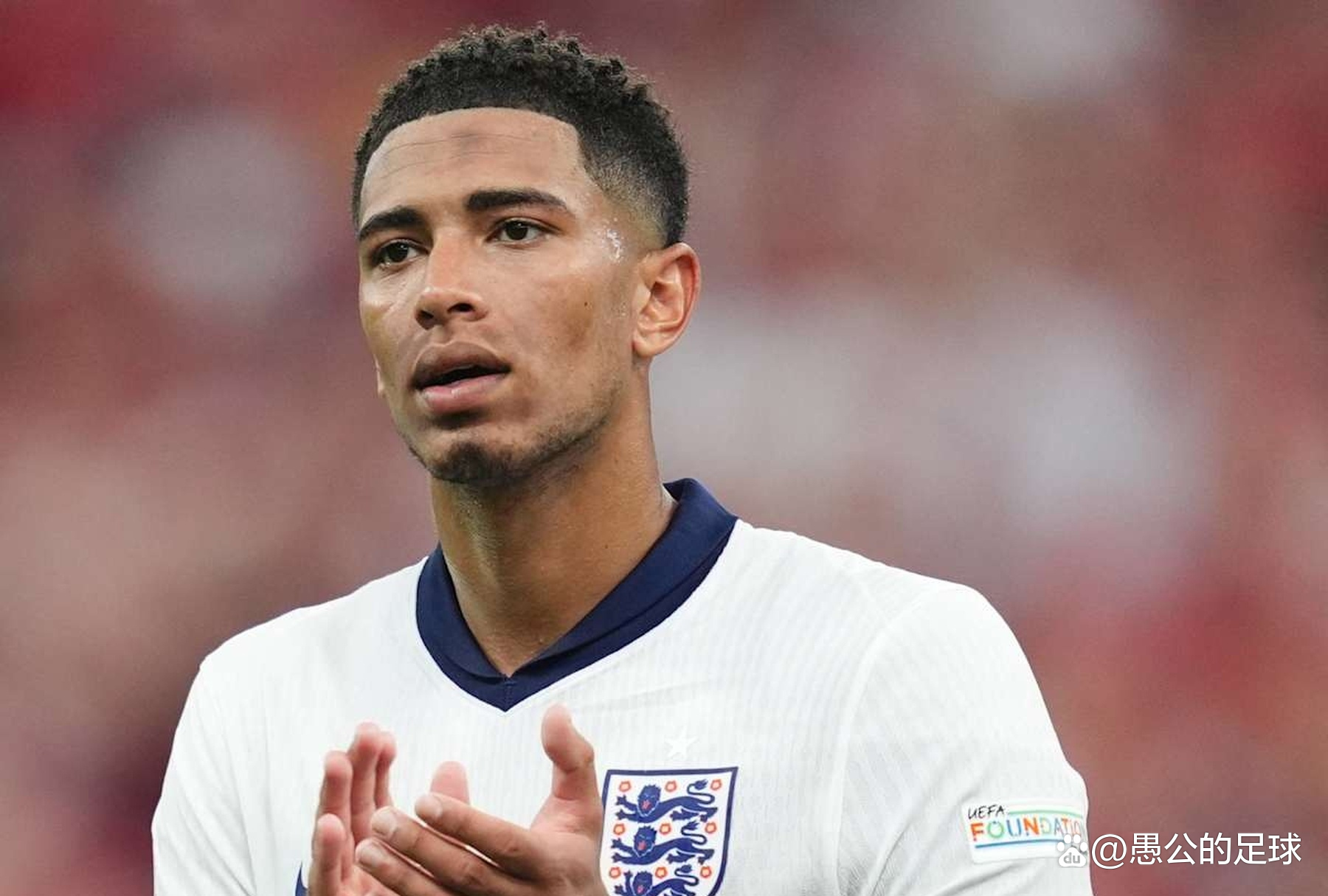 邵佳一FIFA年度最佳选票：登贝莱第一，萨拉赫第二、拉菲尼亚第三（邵佳一FIFA年度最佳投票排名：登贝莱居首，萨拉赫次席，拉菲尼亚第三）