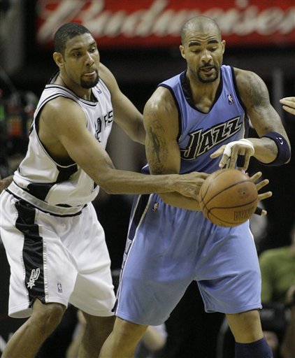 姆伯莫上赛季至今英超攻入26球，同期仅次于哈兰德、萨拉赫（自上赛季起，姆伯莫英超已斩获26球，仅逊于哈兰德与萨拉赫）