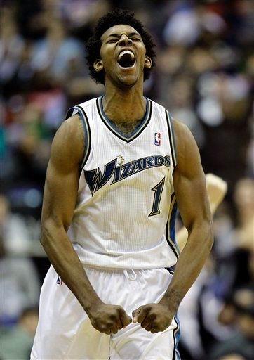 邓弗里斯：希望两到三周内复出，我们的球队就像一个大家庭（邓弗里斯：争取两三周内复出，球队氛围如同一家人）