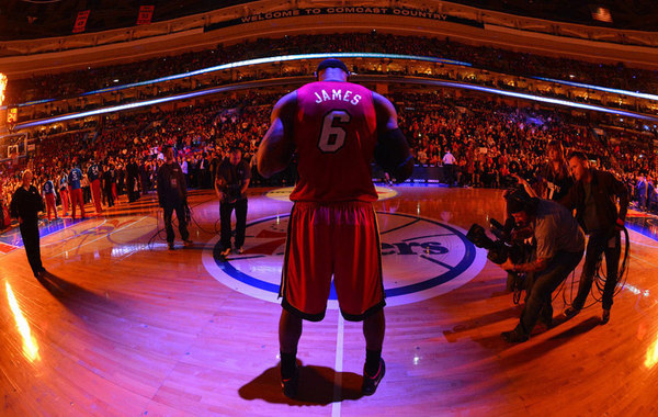 韩鹏：徐根宝指导80多岁高龄还在工作一线，这非常让人感动（韩鹏感慨：八旬徐根宝仍坚守一线，令人动容）