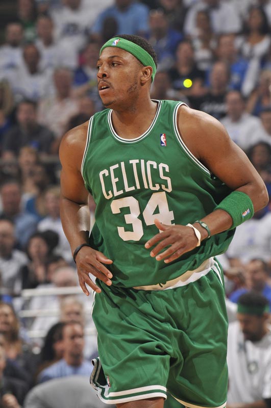 印媒披露：一名官员在索要签名时划伤梅西，后者要求离场（印媒：官员索签名时划伤梅西，梅西随即要求离场）