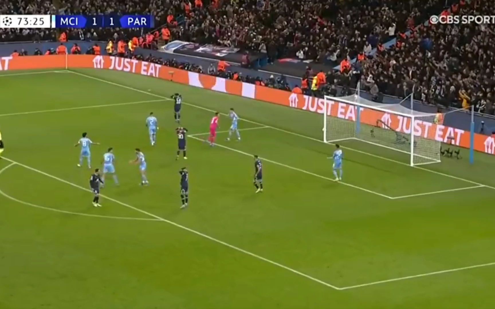 弗里克：我们不关注皇马，明天踢法兰克福的比赛才是最重要的（弗里克：皇马不是焦点，明日战法兰克福才最重要）