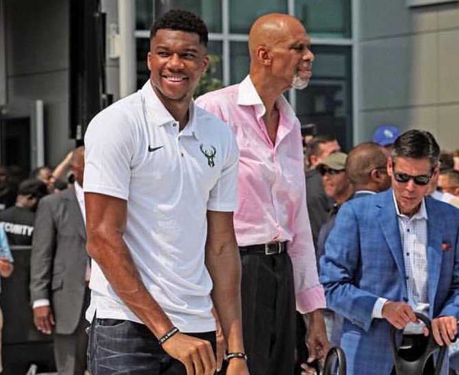 德拉富恩特：我们和皇马队医保持联系，赫伊森暂时不离队（德拉富恩特：正与皇马队医沟通，赫伊森暂不离队）