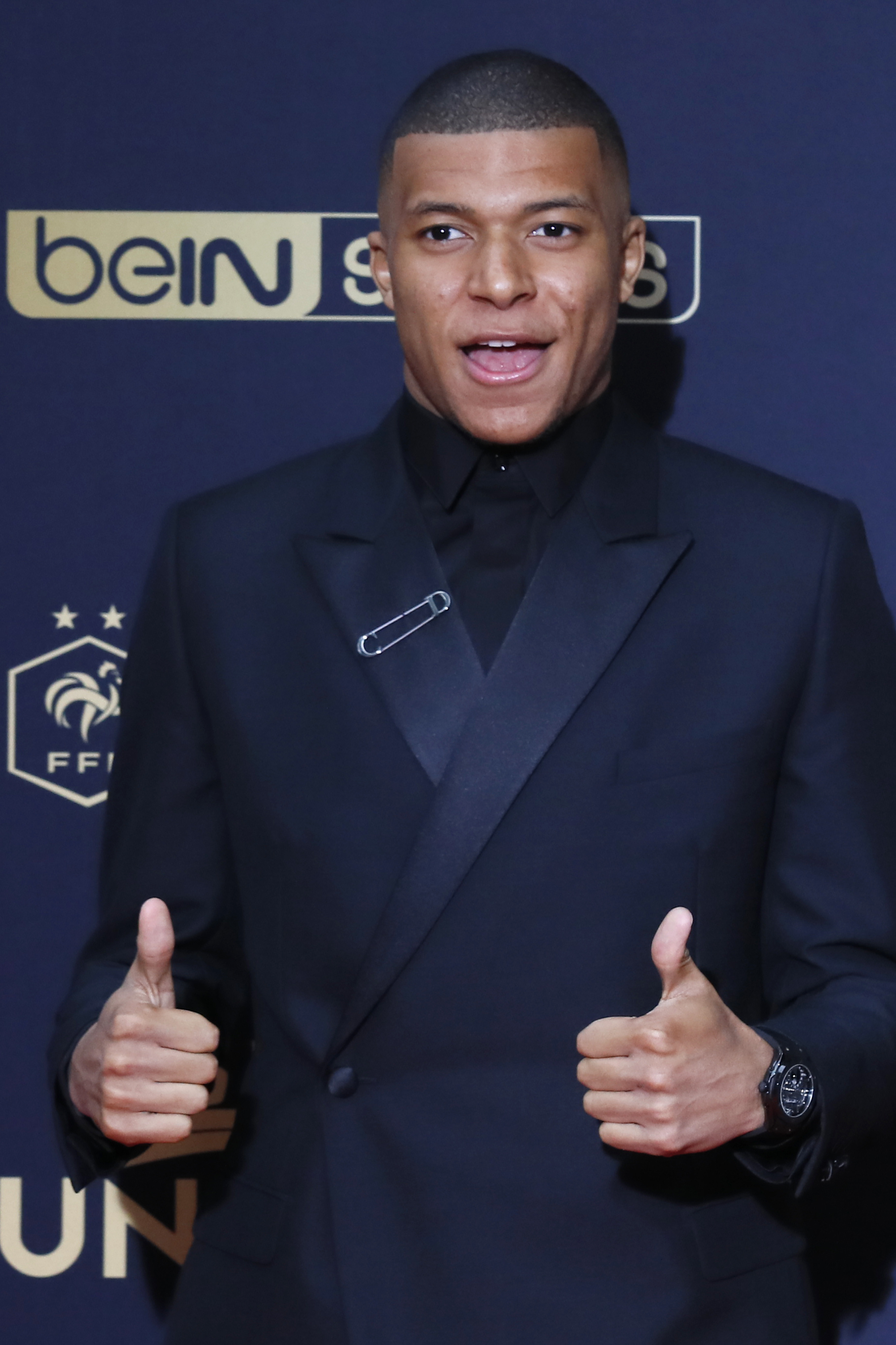 意天空：埃尔莫索伤愈复出，预计将在罗马对阵那不勒斯时首发（意天空：埃尔莫索康复回归，罗马战那不勒斯预计首发）