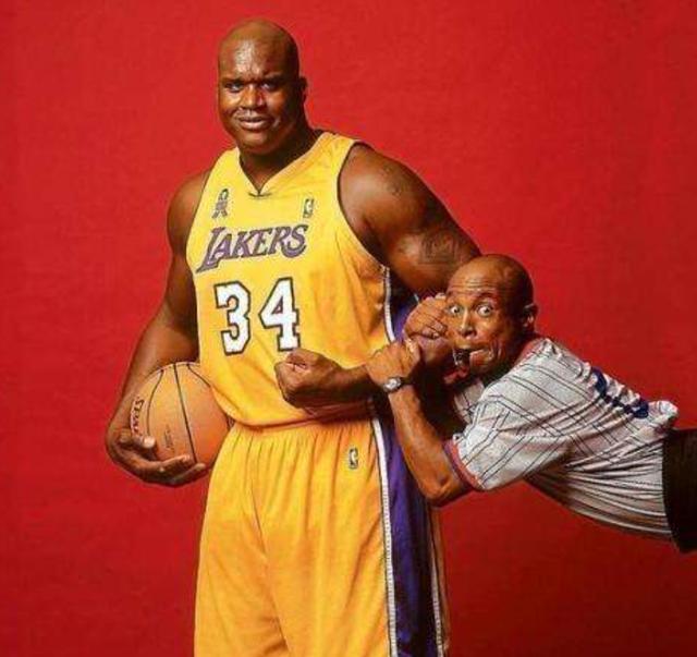 亚冠成都蓉城迎战神户胜利船：周定洋坐镇中场 韦世豪和德尔加多领衔锋线（亚冠焦点战：成都蓉城迎战神户胜利船，周定洋坐镇中场，韦世豪与德尔加多冲锋在前）